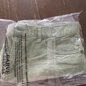 Women's size 6 Carve shorts